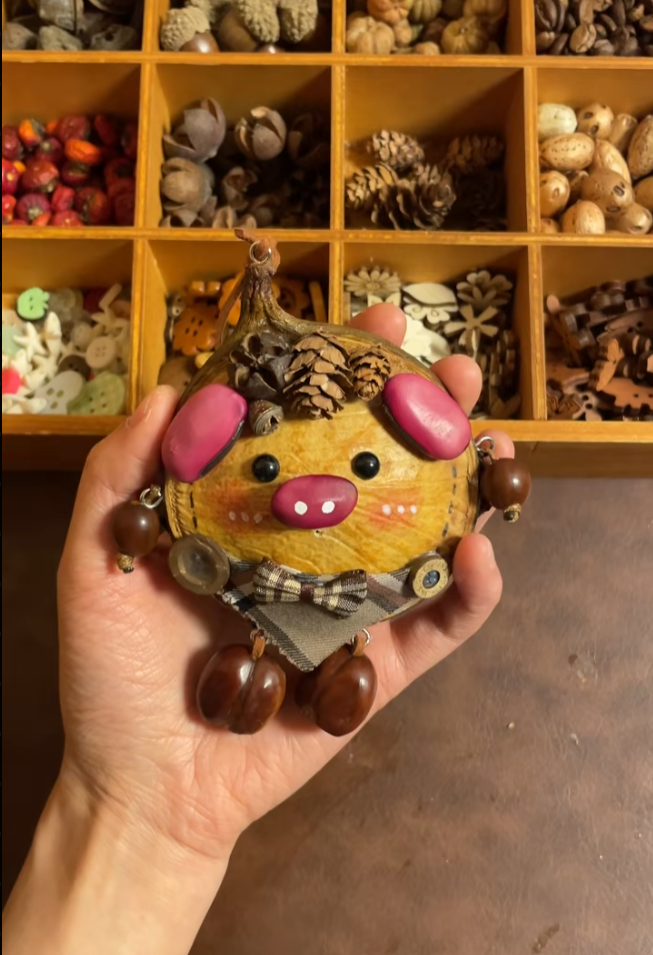 Two Sides Pip the Piggy